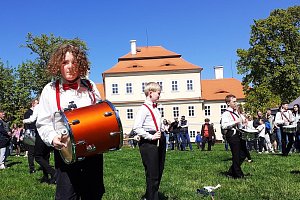 Studentský majáles u zámku Litvínově v neděli 30. dubna.