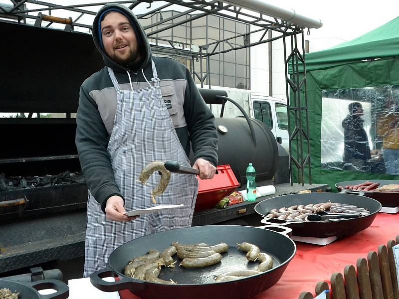 Na 1. náměstí v Mostě se konala Zimní farmářská slavnost.