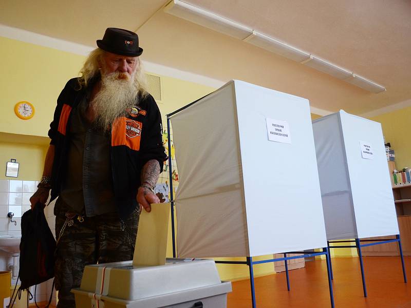 Volby na hamerské základní škole v Litvínově.