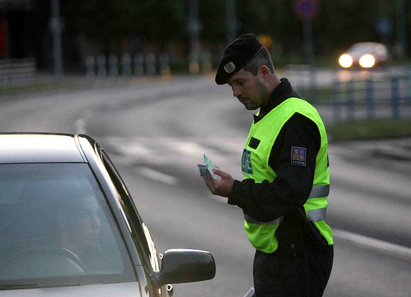 Policisté vyrazili na Šibeník kontrolovat mládež