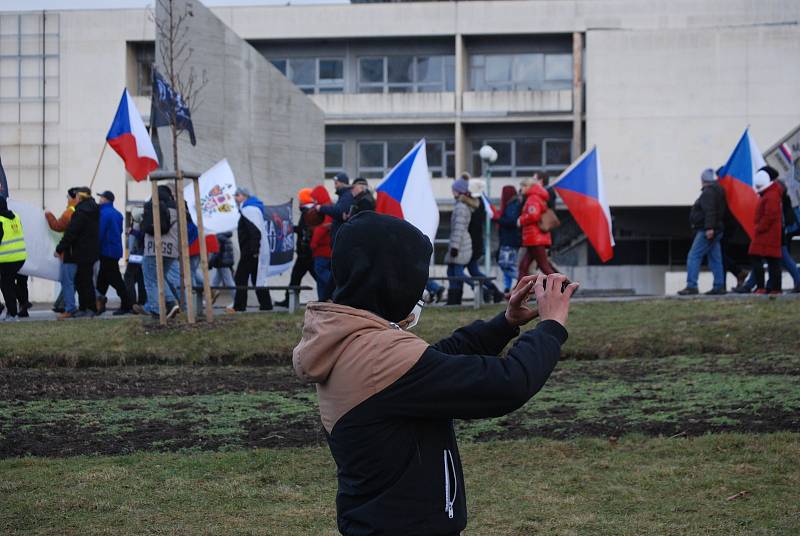 Demonstrace příznivců hnutí Chcípl pes v Mostě v sobotu 22. ledna 2022.
