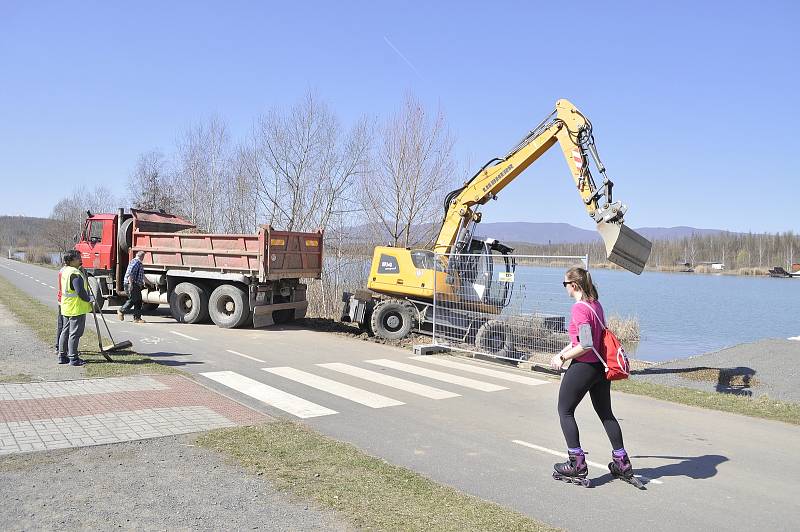 Teplo láká lidi na vylepšovanou Matyldu, už tam jsou nová mola