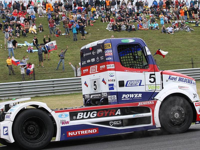 Závody trucků na mosteckém autodromu.