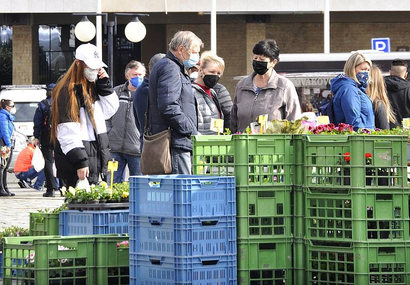 Farmářský trh na 1. náměstí v Mostě v sobotu 24. dubna.