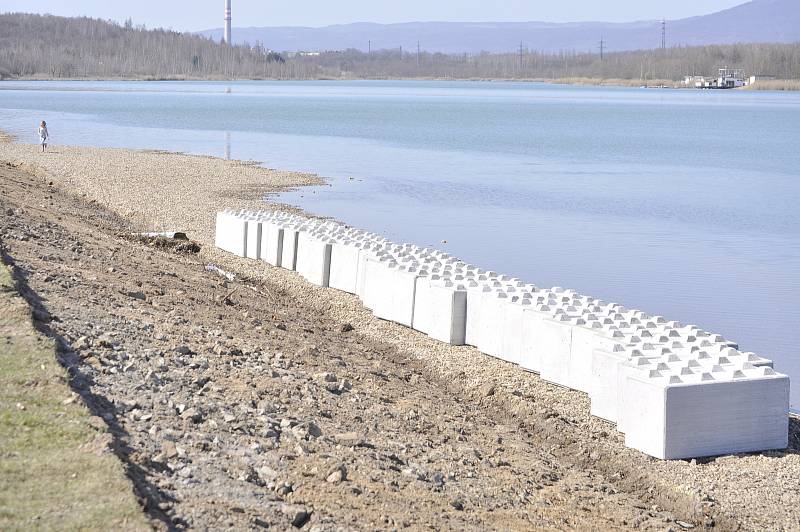 Teplo láká lidi na vylepšovanou Matyldu, už tam jsou nová mola