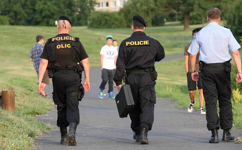 Policisté vyrazili na Šibeník kontrolovat mládež