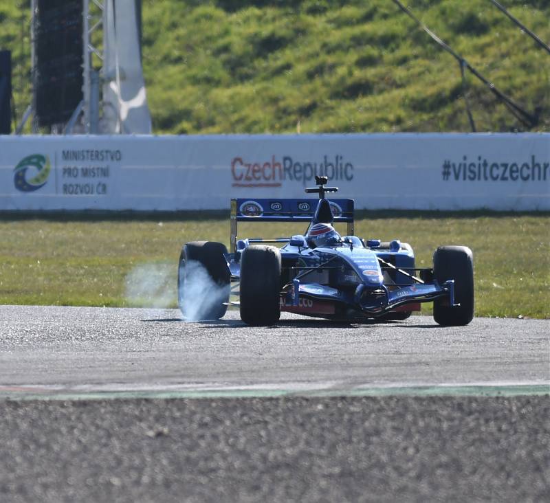 Světový šampionát cestovních vozů na autodromu v Mostě.