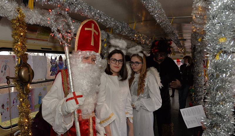 Mikulášská tramvaj v Mostě.