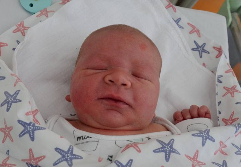 Dominik Ciboch se narodil 7. září ve 13.34 hodin rodičům Aleně a Tomáši Cibochovým. Měřil 53 cm a vážil 4,20 kg.