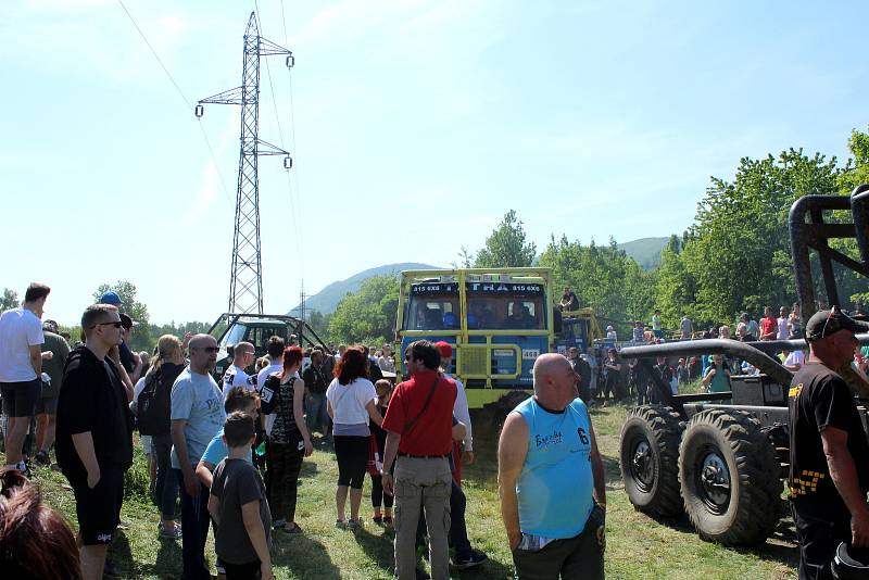 V Horním Jiřetíně se v sobotu opět konala Trucktrial show, spojená s Rockovým fesťáčkem.