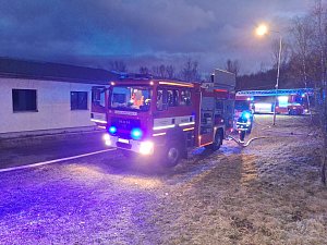 Krátce po 17:00 hodině zasáhl v Litvínově požár ubytovnu v ulici V Dolíku známou pod zkratkou UNO.