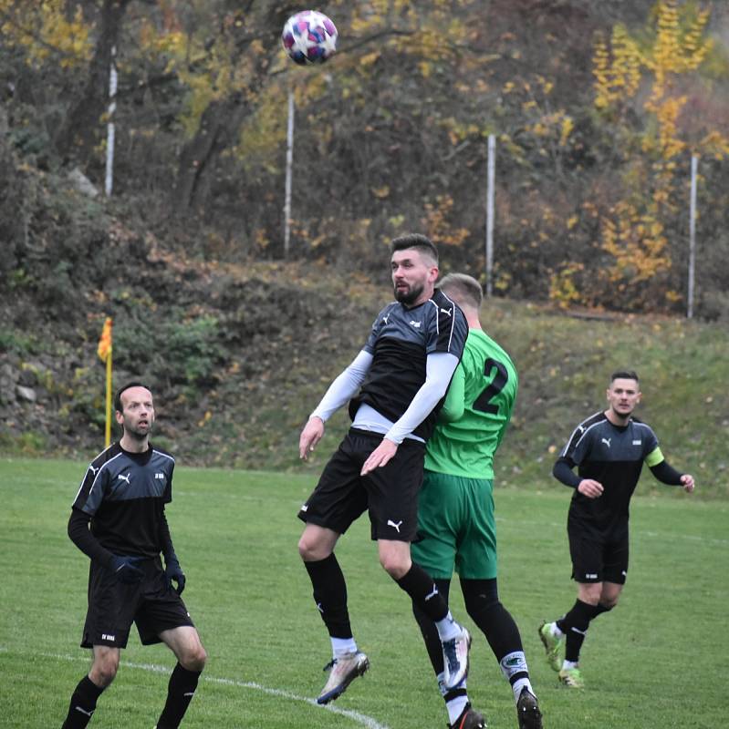 Sport fotbal KP Brná (černá) versus Vilémov.