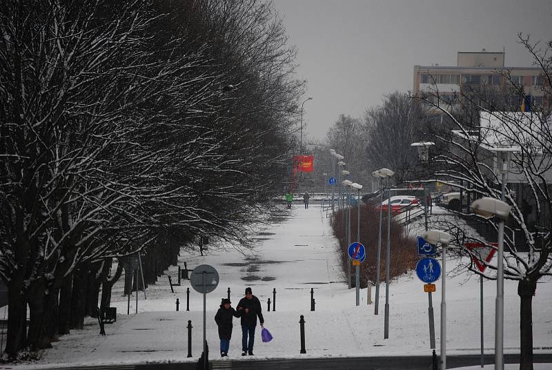 Zima v Mostě v sobotu 8. ledna.