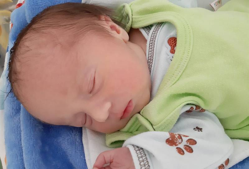 Tadeáš Bláha se narodil mamince Lence Gombové z Litvínova 21. července v 9.13 hodin. Vážil 3,18 kilogramu.