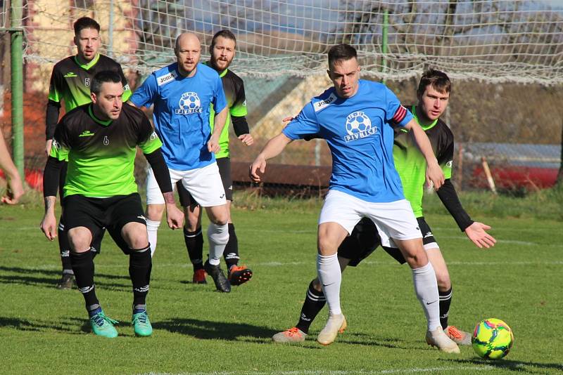 SK Ervěnice-Jirkov - TJ Libouchec 1:3, domácí hráči jsou v modrém.