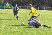 Mezibořští fotbalisté v dalším kole fotbalové B. třídy doma hostily nováčka z Obrnic.