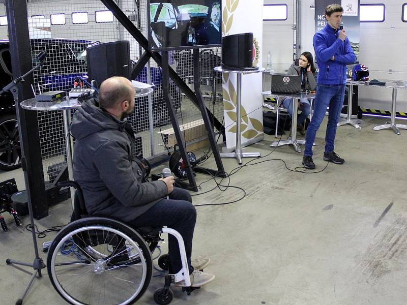 Na závodním okruhu Autodromu Most se uskutečnila akce Řídíme to všichni, kterou pořádala pro handicapované řidiče nezisková organizace Cesta za snem.