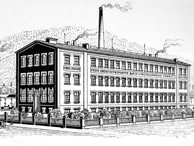 Na obrázku je nově vystavěná továrna hračkářské firmy Heller & Schiller v letech 1907 – 08. Později to byla benarská jídelna a pak byla budova zbourána.