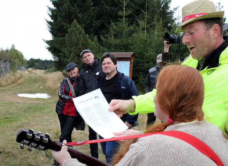 Češi a Němci se opět sešli na hranici, aby odhalili pamětní desku