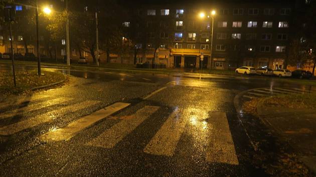 Přechod pro chodce v ulici Svatopluka Čecha v Mostě, na kterém došlo k nehodě.