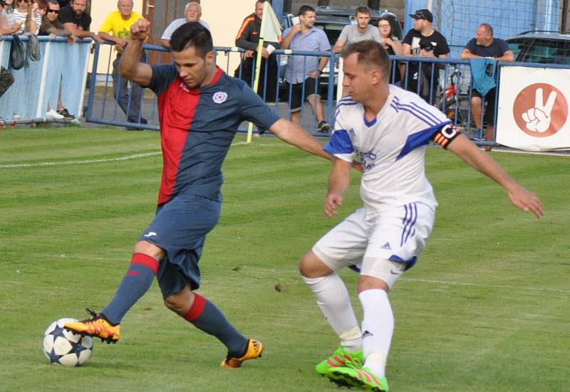 Louny (v bílém) versus Souš. Domácí vyhráli 3:0.