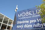 V ulici Velebudická buduje svůj obchod nábytkářská společnost Möbelix.
