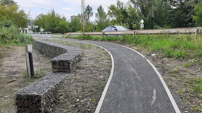 V Rudolicích se otevřela nová cesta pro pěší směrem k jezeru Most.