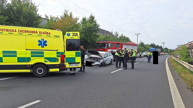 Dopravní nehoda dvou osobních aut u Obrnic.