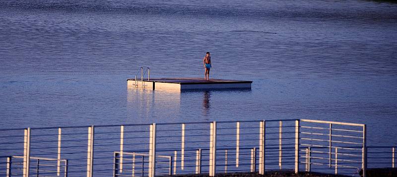 Jezero Most se stalo vyhledávaným místem ihned po svém oficiálním zpřístupnění