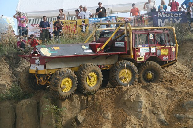 Truck trial, závodní kolosy v akci.