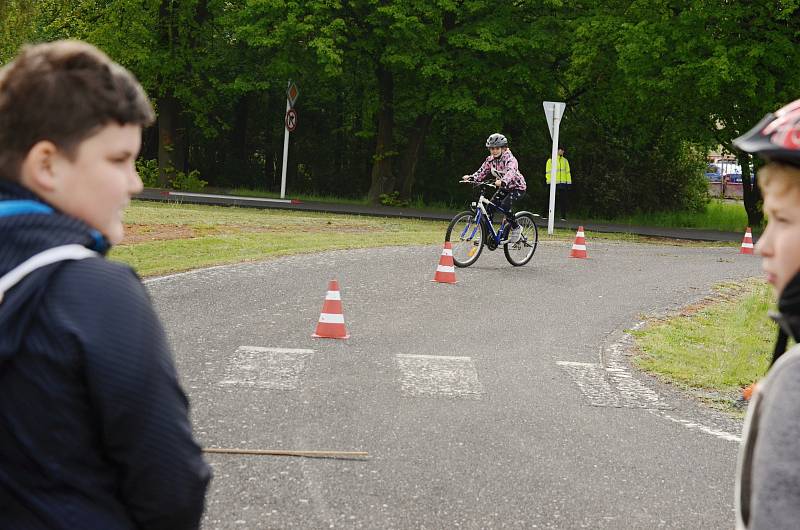 Okresní cyklistická soutěž na dopravním hřišti v Mostě