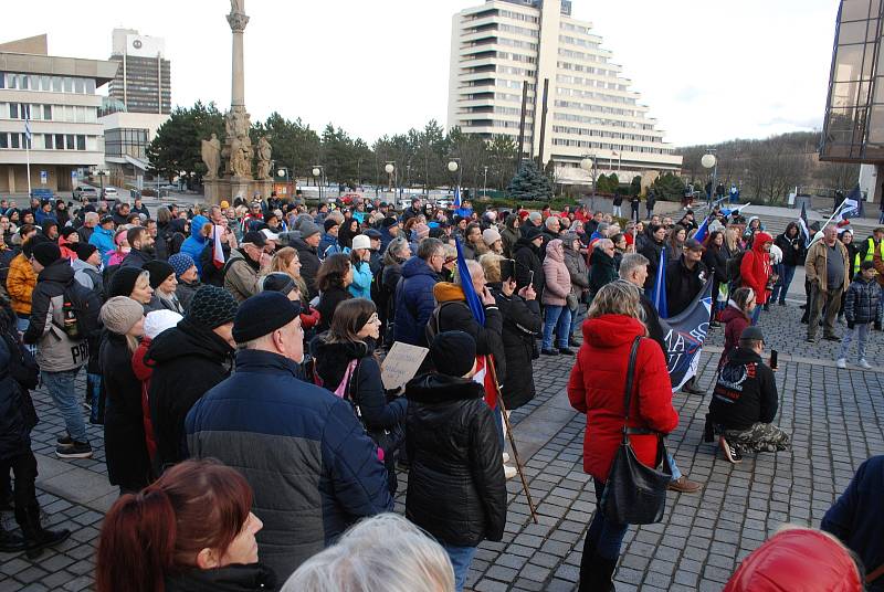Demonstrace příznivců hnutí Chcípl pes v Mostě v sobotu 22. ledna 2022.
