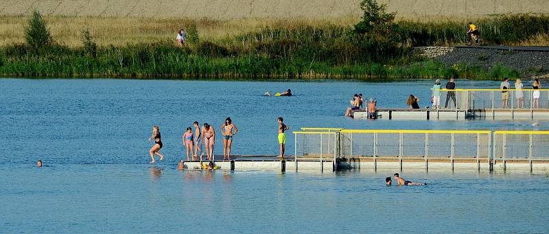 Jezero Most se stalo vyhledávaným místem ihned po svém oficiálním zpřístupnění