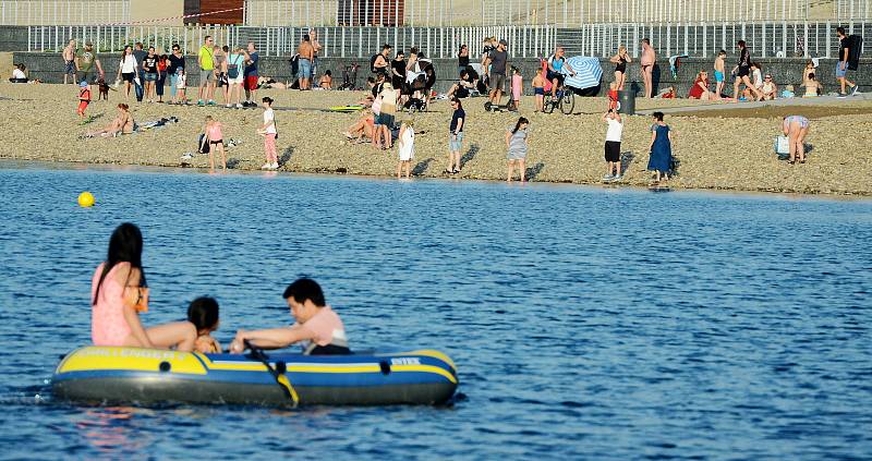 Jezero Most se stalo vyhledávaným místem ihned po svém oficiálním zpřístupnění