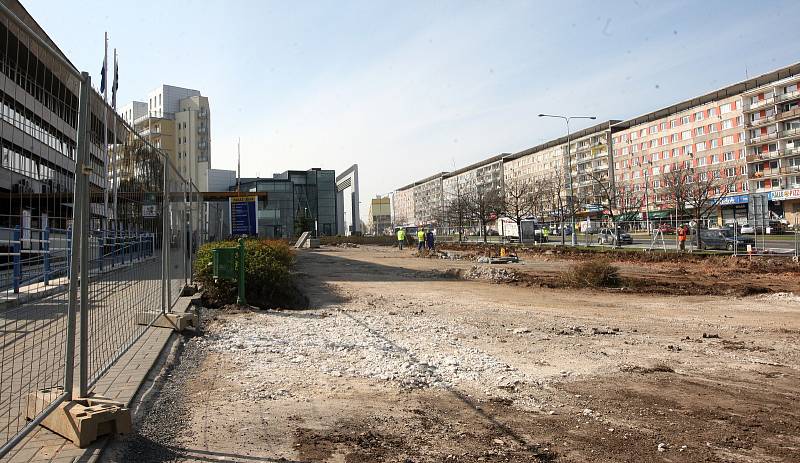 Rekonstrukce parkoviště před magistrátem v Mostě v roce 2012