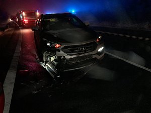 Dvě nehody na namrzlé silnici mezi Obrnicemi a Korozlukami.