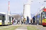 Kvůli rekonstrukci trati a zastávek nejezdí tramvaje mezi chemičkou a Litvínovem. Nahradily je autobusy.