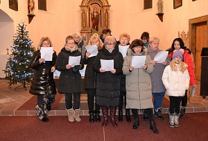 Ženy v Brandově si zazpívaly koledy s Deníkem v místním kostele.