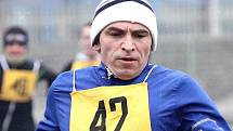 Kadaňský běžec Karel Vodrážka byl v minulém závodě Zimního poháru nejrychlejším čtyřicátníkem a v průběžném bodování tuto kategorii vede.