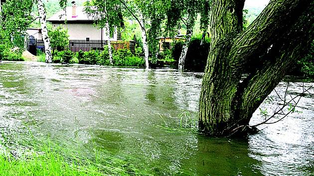 Říčka Bílina v Želenicích způsobila největší vrásky zahrádkářům. Na jejich pozemky se nedostala, chyběly centimetry.