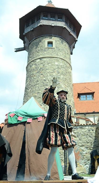 Den Magistra Edwarda Kelleyho na hradě Hněvín v Mostě.