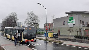 Autobusová linka 25 začala v úterý 2. ledna zajíždět ke zdravotnickému středisku v ulici Báňská v Mostě.