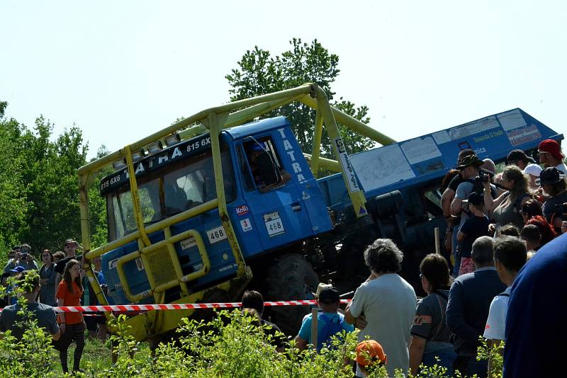 V Horním Jiřetíně se v sobotu opět konala Trucktrial show, spojená s Rockovým fesťáčkem.