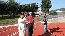 Osmá základní škola v Mostě má nové sportovní hřiště.