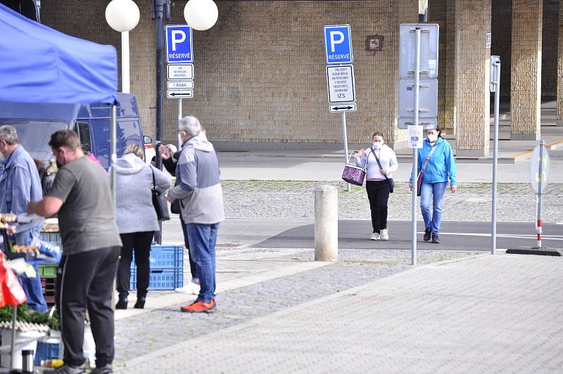 Farmářský trh na 1. náměstí v Mostě v sobotu 24. dubna.