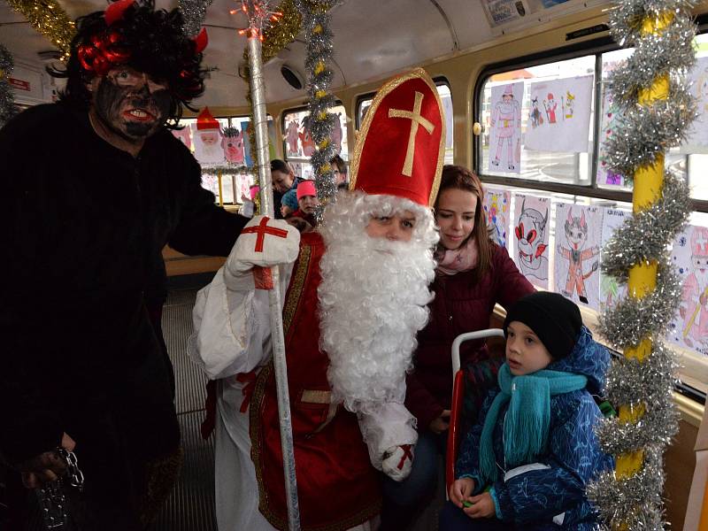 Mikulášská tramvaj v Mostě.