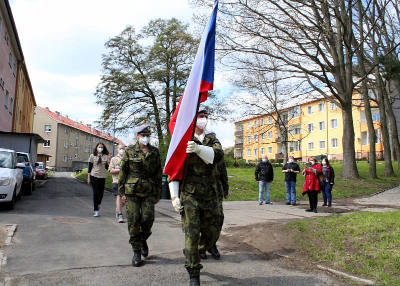 Pietní akt KVH Osada připomínající konec II. světové války na Litvínovsku ukončily salvy. Představena byla také nová kniha.