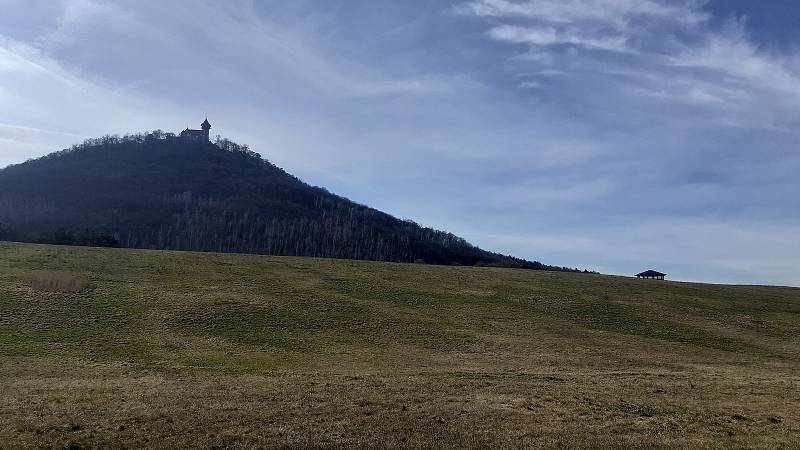 Jezero Most v pátek 17. března, nový altán s vyhlídkou.