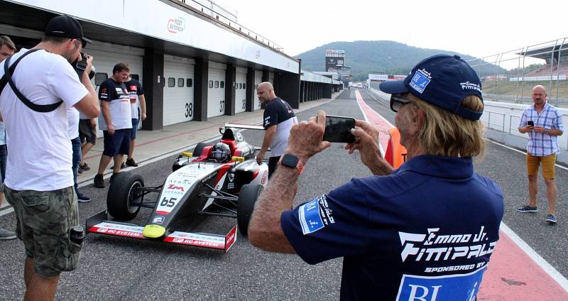 Emerson Fittipaldi se svým synem na mosteckém autodromu.