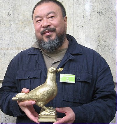 Aj Wej-wej, držitel Zlaté holubice míru.